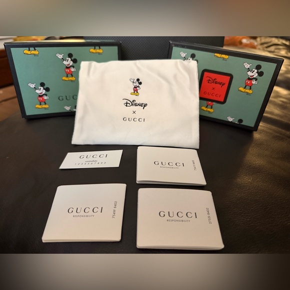 GUCCI
X Disney Brown GG Mickey Mouse Wallet ,Box, cards, dust bag and COA - Picture 2 of 16